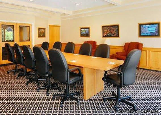 Comfort Suites Клакамас Екстериор снимка
